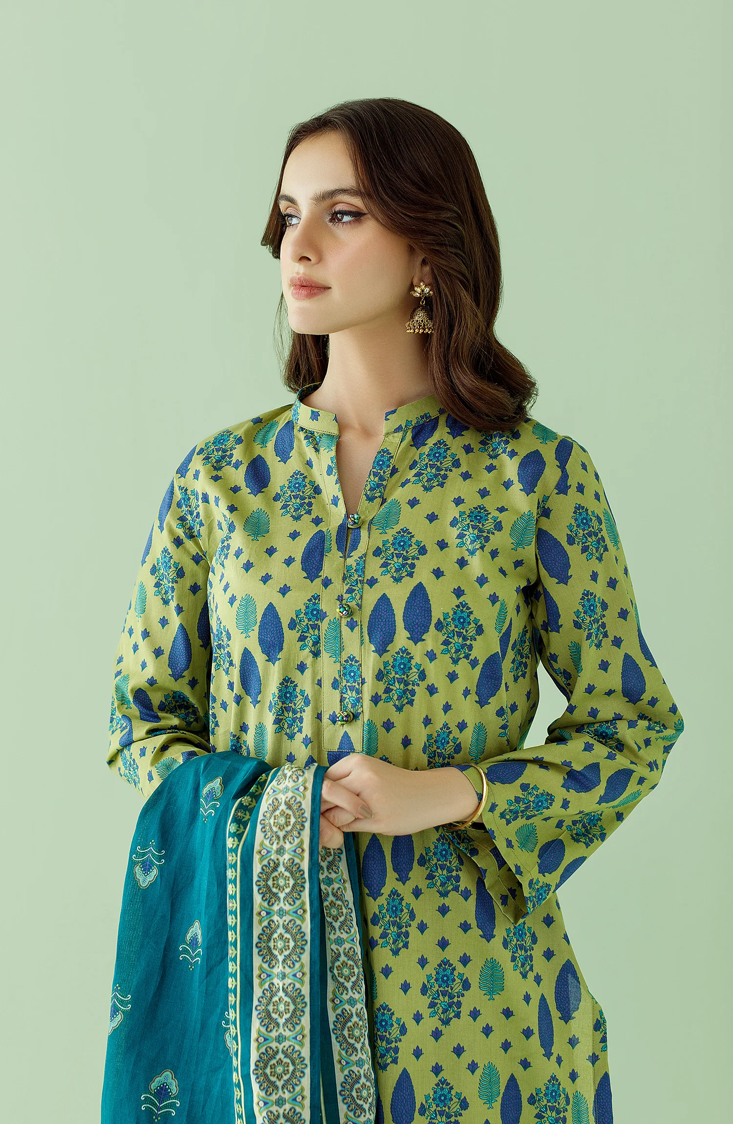 UNSTITCHED 3 PIECE PRINTED LAWN SHIRT , CAMBRIC PANT AND LAWN DUPATTA - Green - Image 2