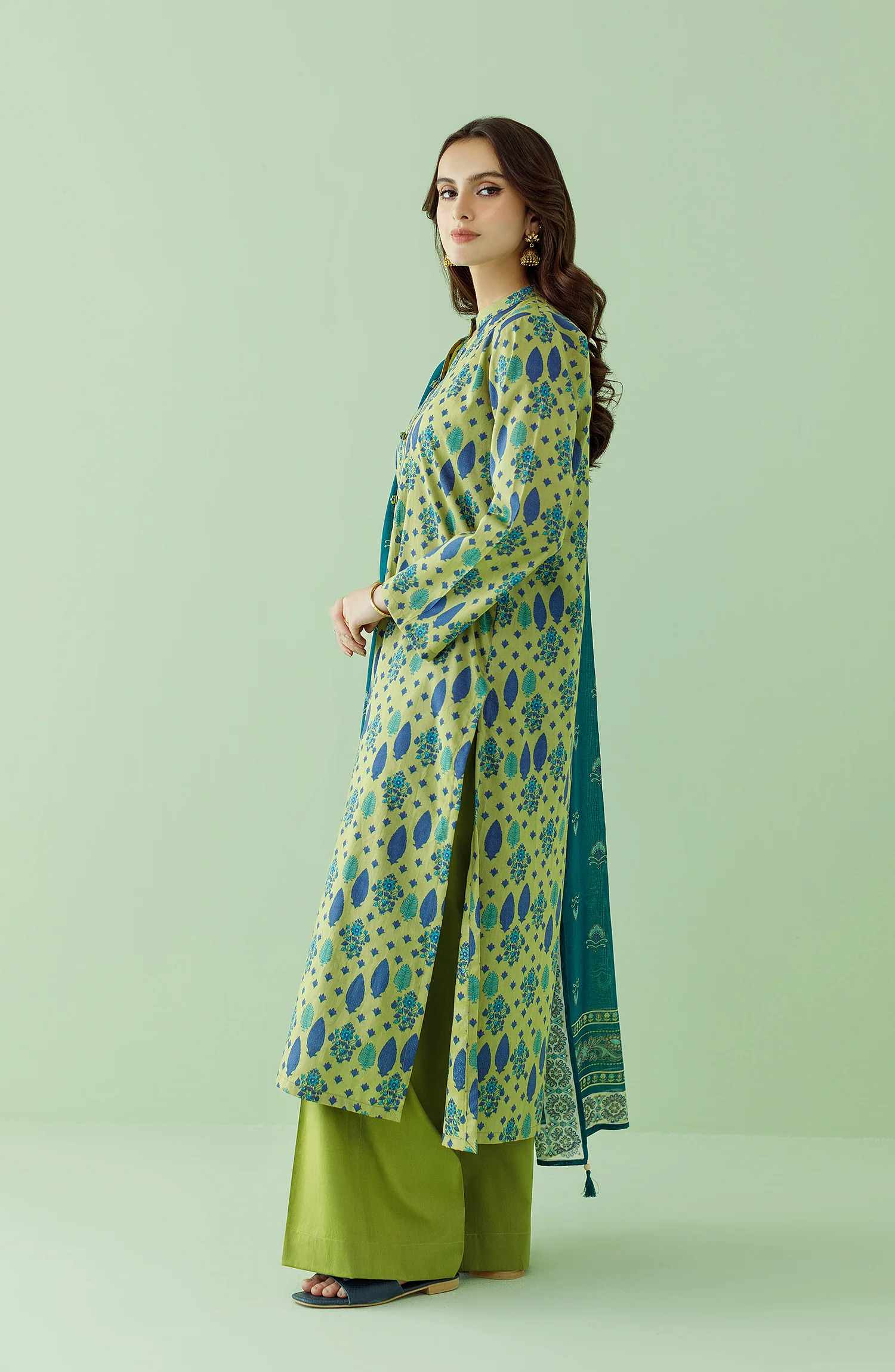 UNSTITCHED 3 PIECE PRINTED LAWN SHIRT , CAMBRIC PANT AND LAWN DUPATTA - Green - Image 3