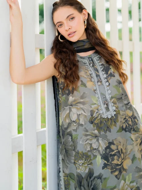 UF-4218 - Front / Neckline detail